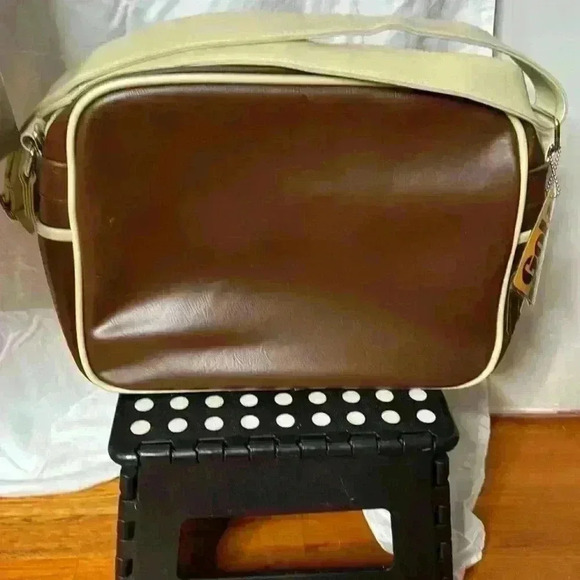 Gola Messenger Bag  NWT - Picture 3 of 3